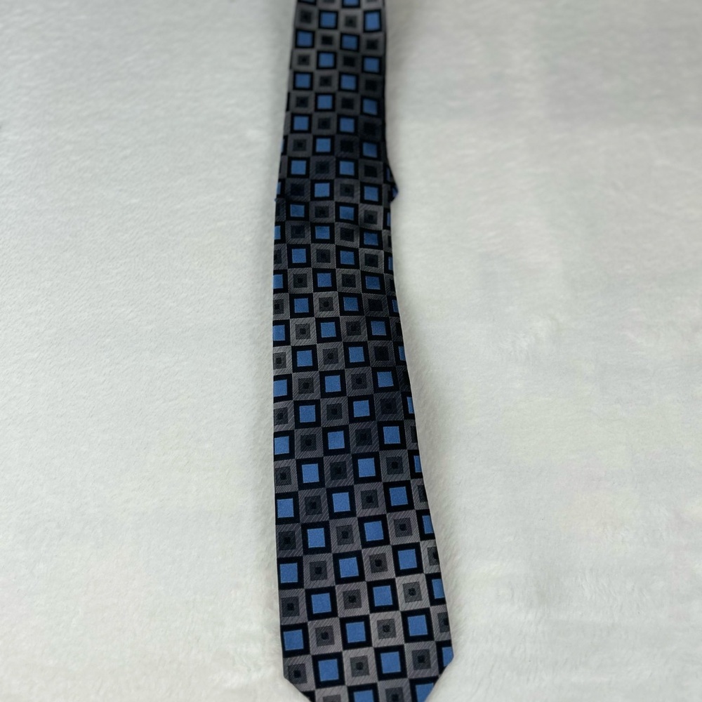 Kenneth Cole Reaction 100% Silk 3" Tie